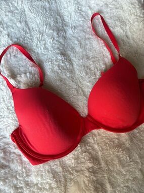 SKIMS • 34c fits everybody tshirt bra